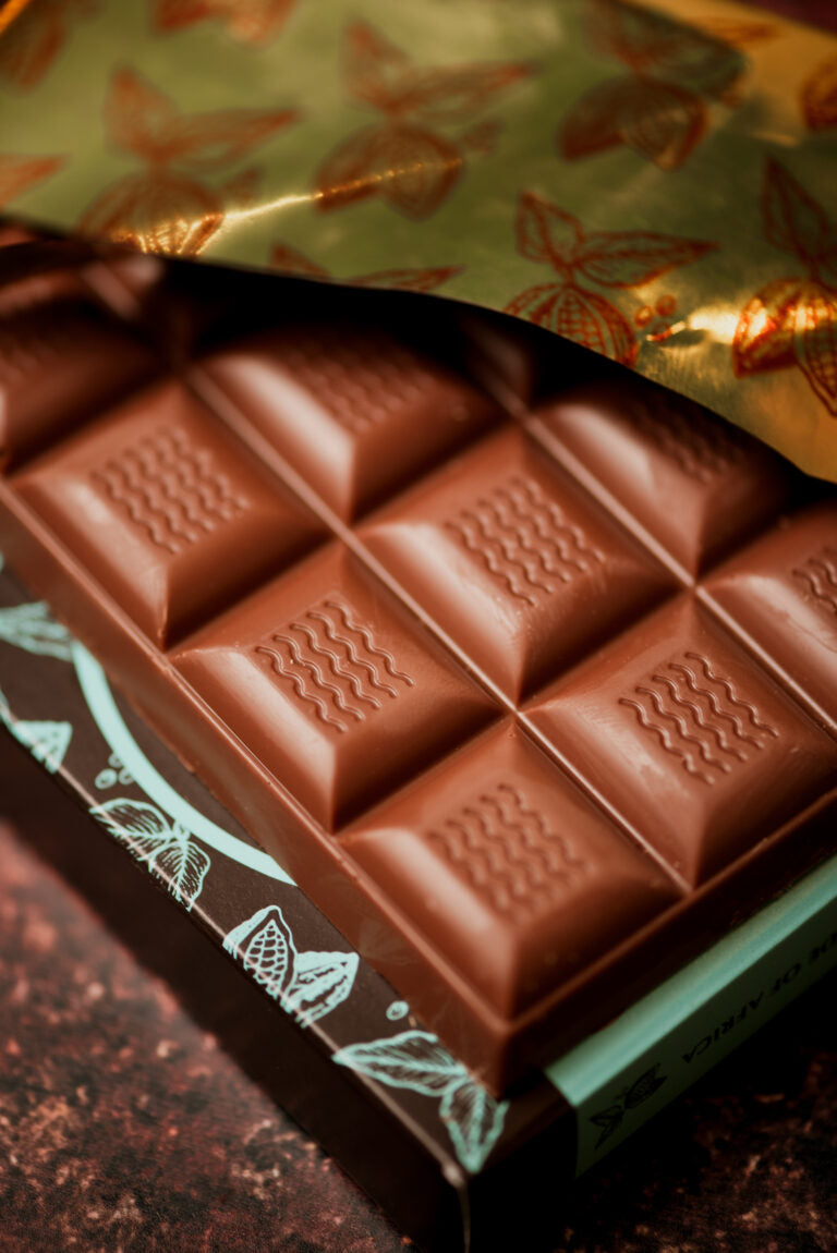 AFRIKOA 37% MILK CHOCOLATE WITH HAZELNUT 100G BAR